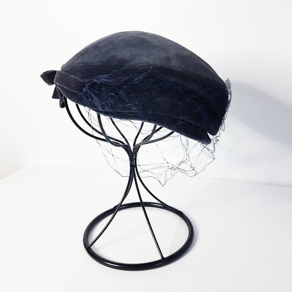 1950s Vintage Luxury Paris Blue Velvet Hat, Georgette de Treze Paris Velvet Hat - Picture 3 of 10